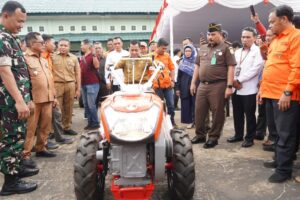 Bupati Banyuasin Serahkan Sejumlah Alsintan Untuk Brigade Pangen