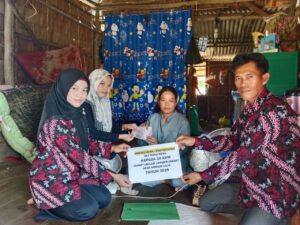 Pemdes Sungai Lilin Salurakn BLT- DD Secara Door to door kepada 20 KPM