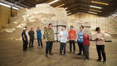 Pastikan Stok Pangan Terpenuhi, Sekda Banyuasin Tinjau PT. Buyung Putra Pangan