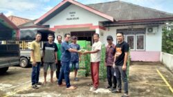 Rutinitas Pemdes Pagar Bulan Bagikan Minuman Kaleng Kepada Masyarakat Menjelang Lebaran