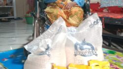 Pemerintah Desa Tanjung Menang Salurkan Bantuan Pangan Beras dan Minyak Goreng