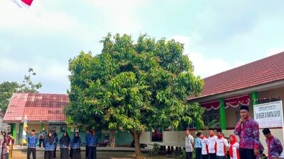 Sekretaris Desa Pagar Bulan Agung Pranata,S.E Bertindak Sebagai Inspektur Upacara Bendera HUT ke-81 RI 